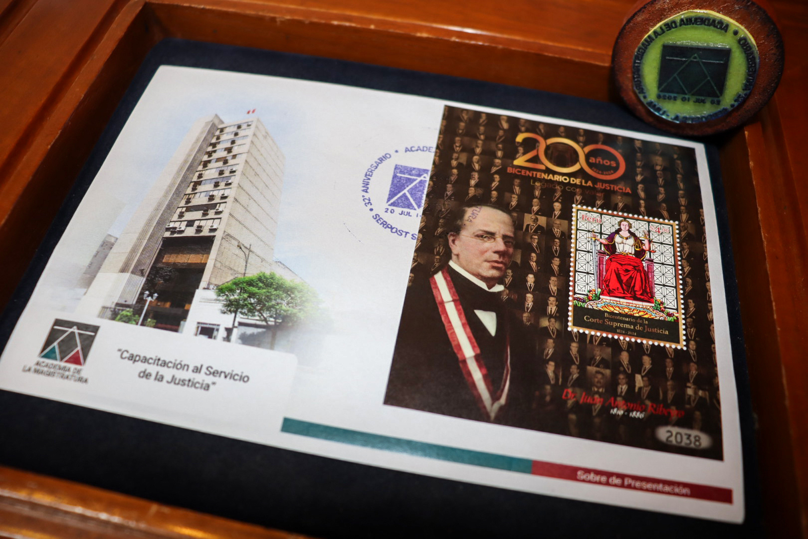 Serpost presenta matasello conmemorativo por el 32.° aniversario de la Academia de la Magistratura